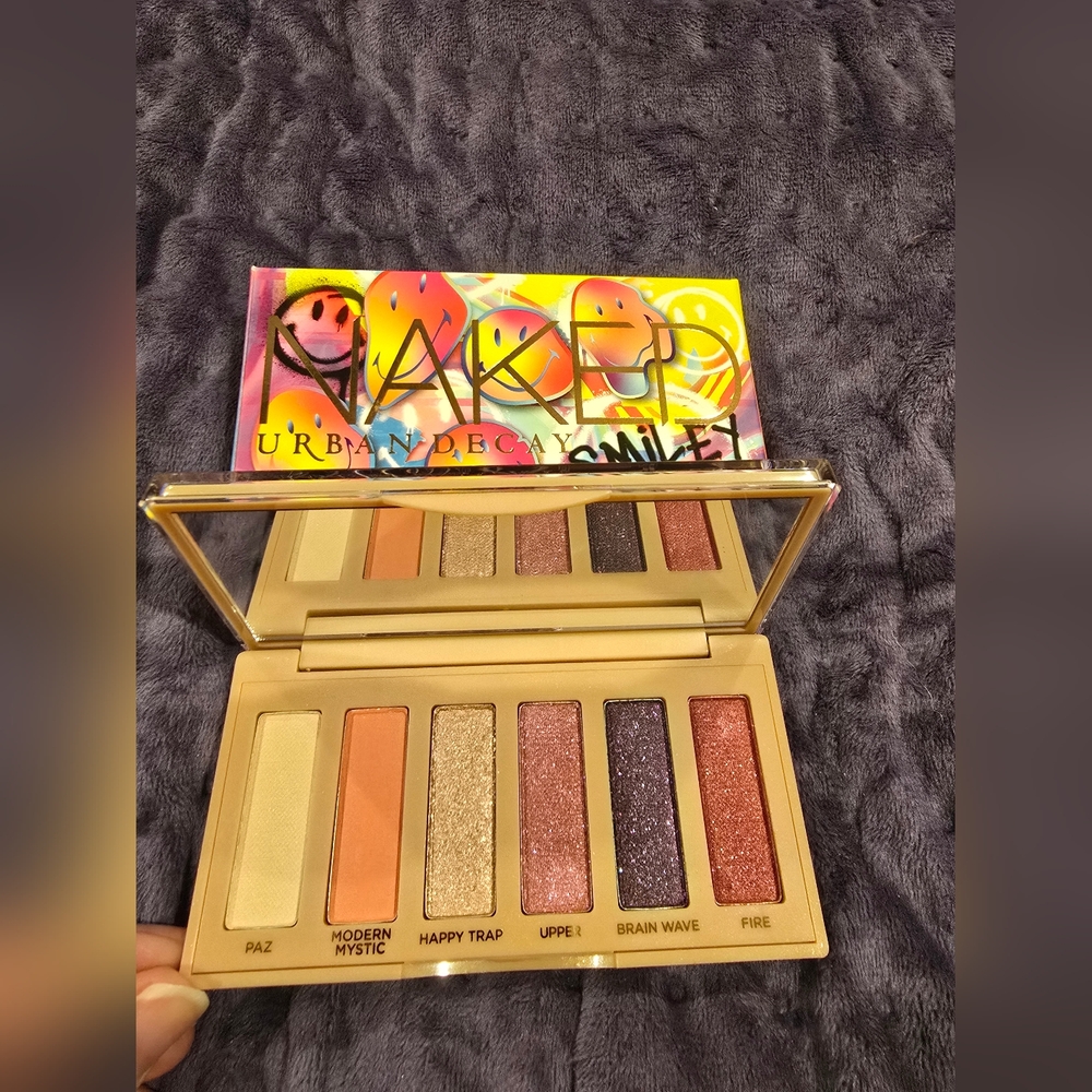 Urban Decay Smiley Eyeshadow Palette